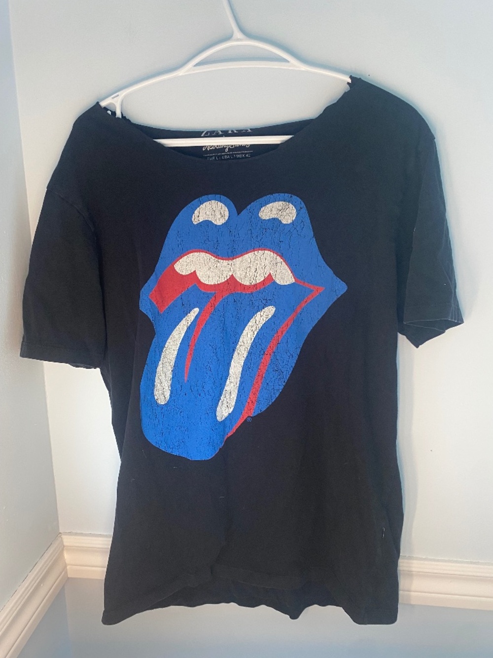 Off-the-Shoulder "The Rolling Stones" Shirt